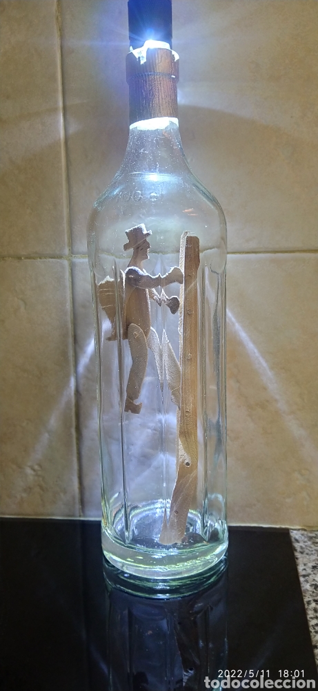 Botellas antiguas: Antigua Figura en botella D&G - Foto 7