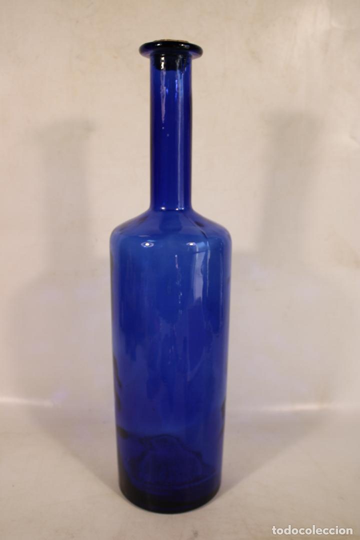 Botellas antiguas: botella cristal azul - Foto 1