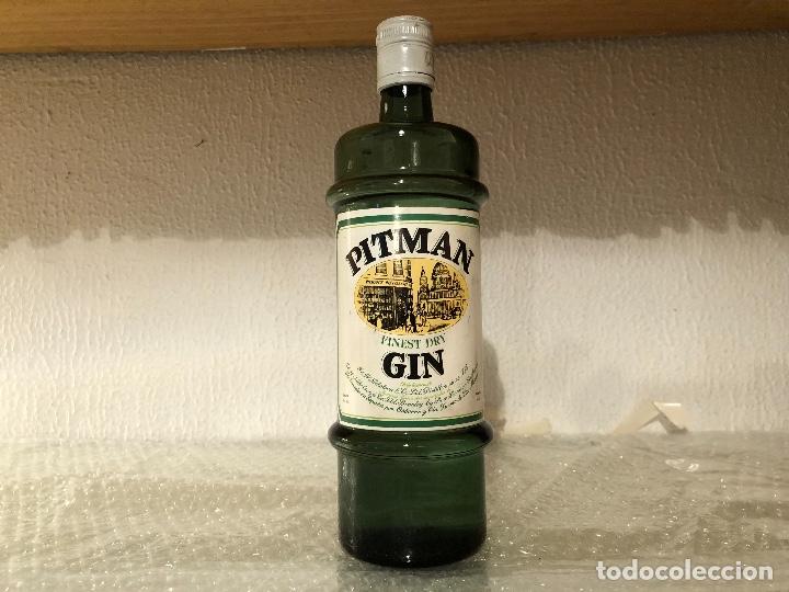 Garrafas antigas: RARA BOTELLA DE GINEBRA GIN PITMAN. FINEST DRY. 41,3% 75CL. AÑOS 70 - (ABIERTA)
