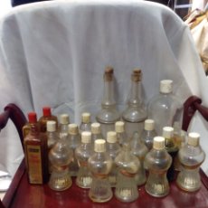 Botellas antiguas: LOTE DE 23 BOTELLAS DE CRISTAL ANTIGUAS. Lote 355293140