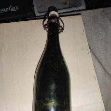 Botellas antiguas: ANTIGUA BOTELLA VERDE TAMAÑO GRANDE -