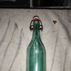 Botellas antiguas: ANTIGUA BOTELLA VERDE TIPO GASEOSA - MARCA S.C EN LA BASE -. Lote 355705670
