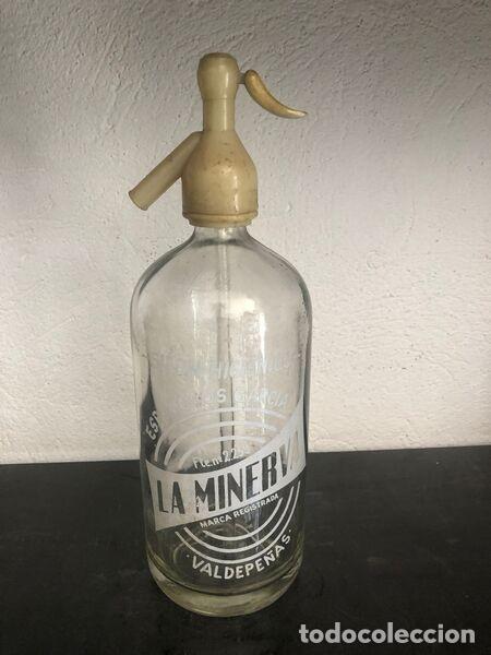 Botellas antiguas: BOTELLA DE SIF&Oacute;N LA MINERVA- VALDEPE&Ntilde;AS - Foto 1