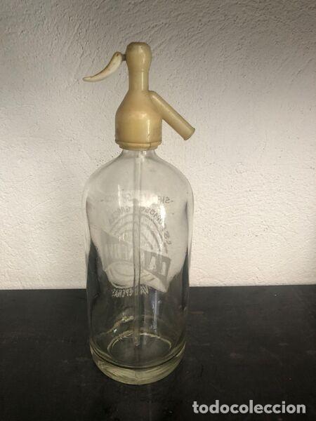 Botellas antiguas: BOTELLA DE SIF&Oacute;N LA MINERVA- VALDEPE&Ntilde;AS - Foto 4