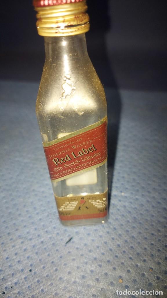Botellas antiguas: RED LABEL WISKY- BOTELLA MINIATURA - Foto 1
