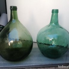 Botellas antiguas: 2 GARRAFAS DAMAJUANA GRANDES BOTELLAS DE CRISTAL VERDE AZULADA ARROBA VINO BARCELONA LEVANTE. Lote 361767625