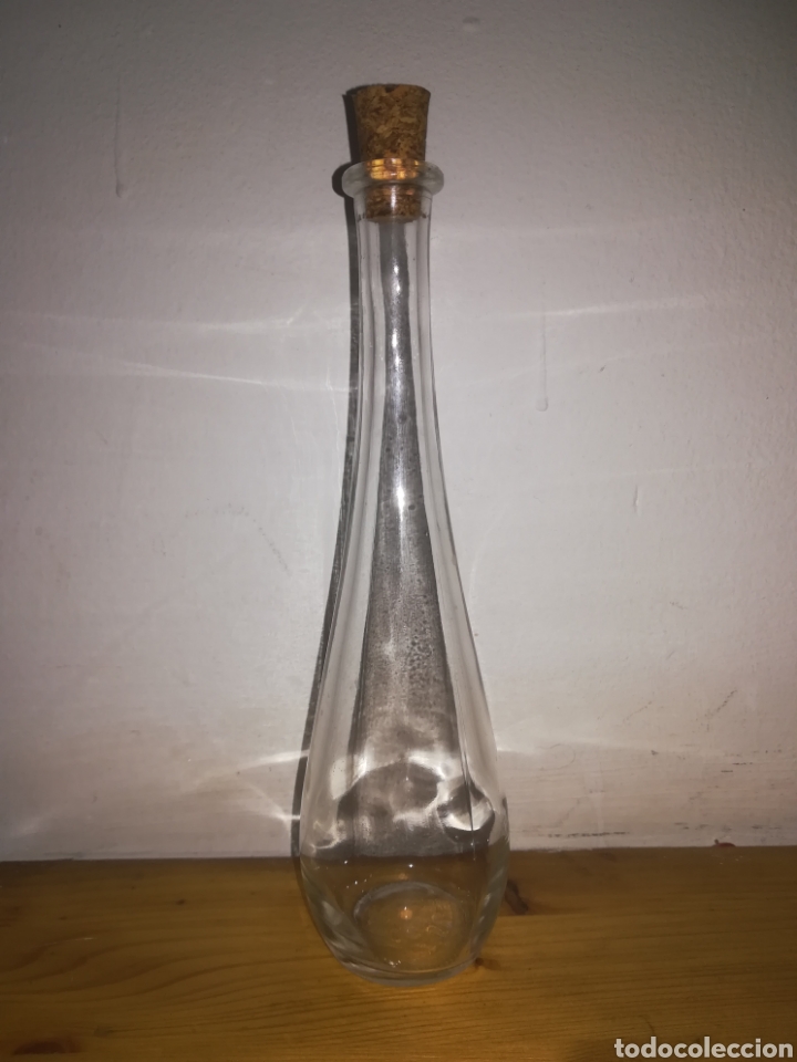 Botellas antiguas: Delicado frasco de cristal - Foto 1