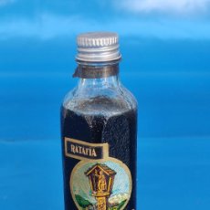 Botellas antiguas: MINI BOTELLA CERRADA DE RATAFIA SAN BERNAT DESTILERIA GRANOLLERS