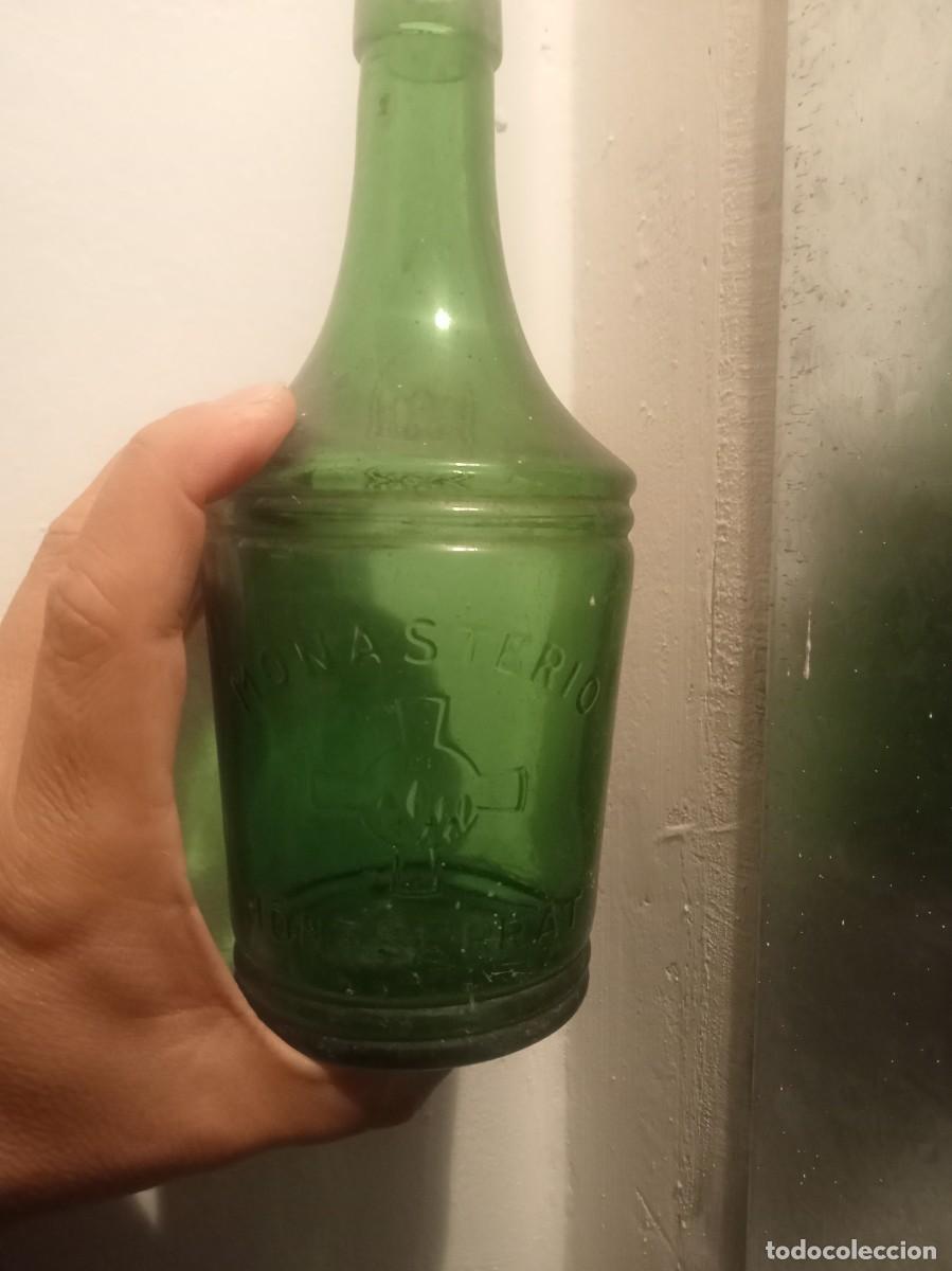 Botellas antiguas: Botella antigua monasterio Montserrat - Foto 1