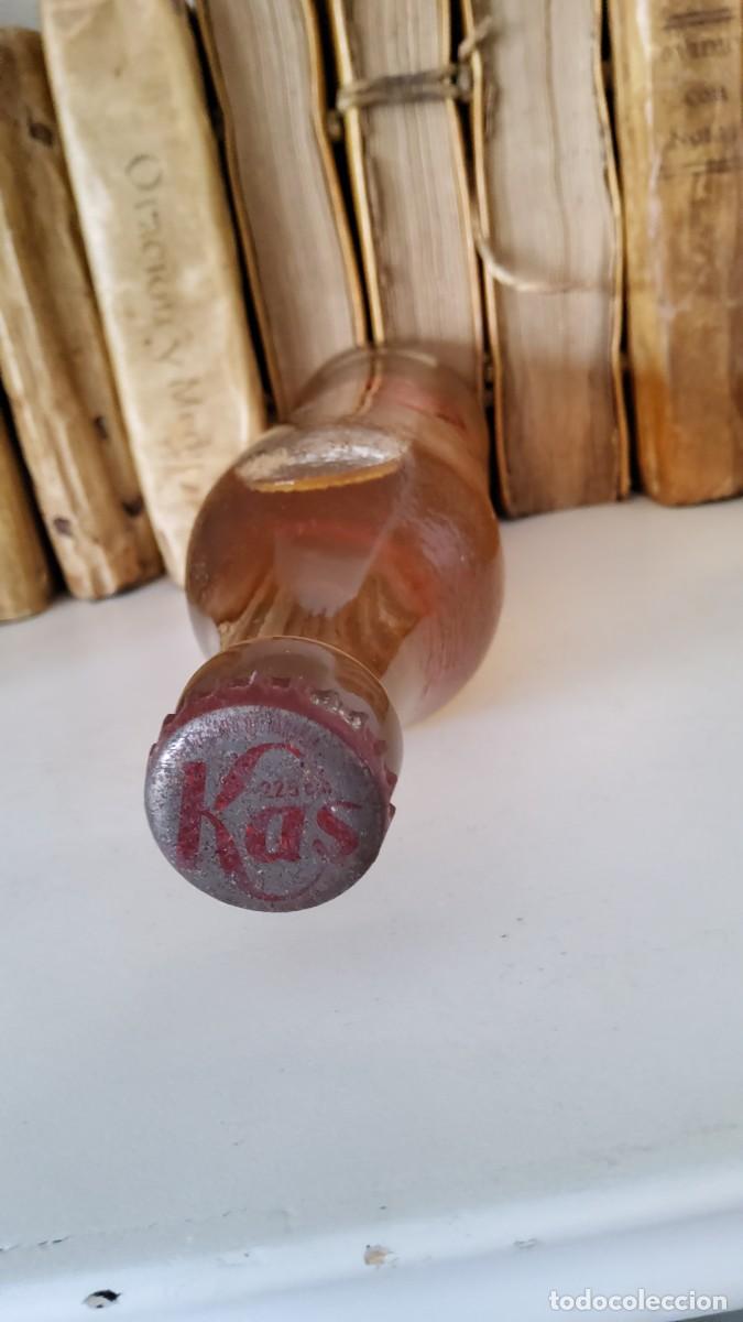 Botellas antiguas: BOTELLA DE KAS SIN ABRIR - Foto 2