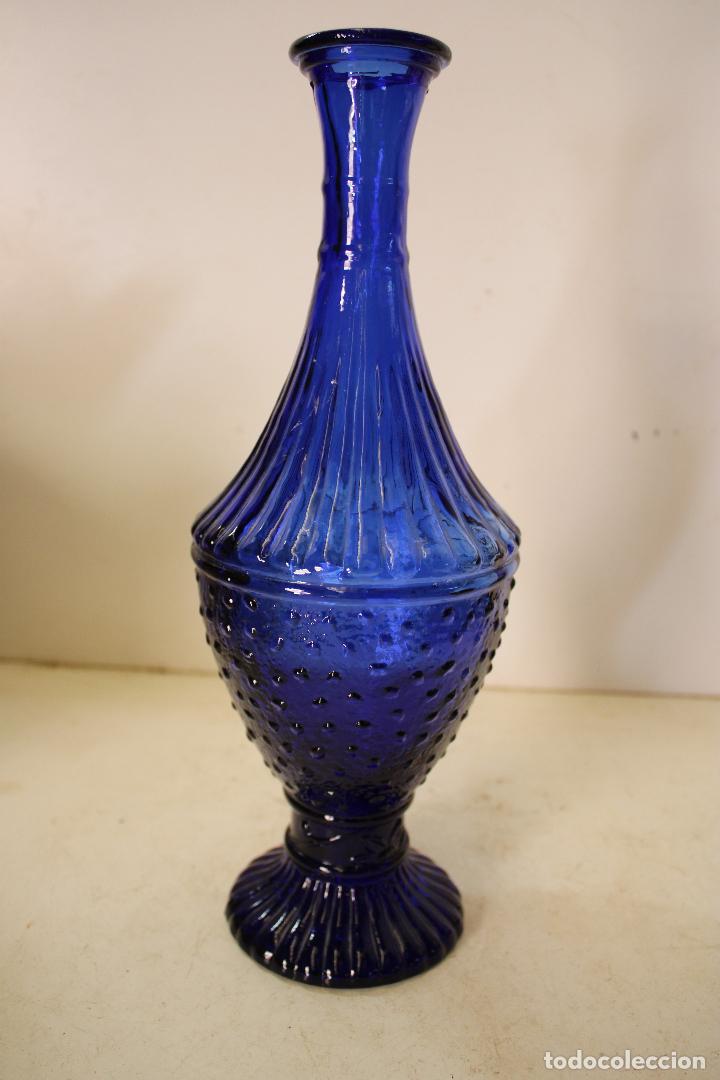 Botellas antiguas: botella de cristal azul - Foto 2