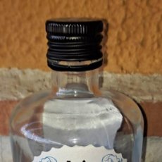 Botellas antiguas: BOTELLA VERMUT LA FABULOSA - EDICION LIMITADA - VACIA