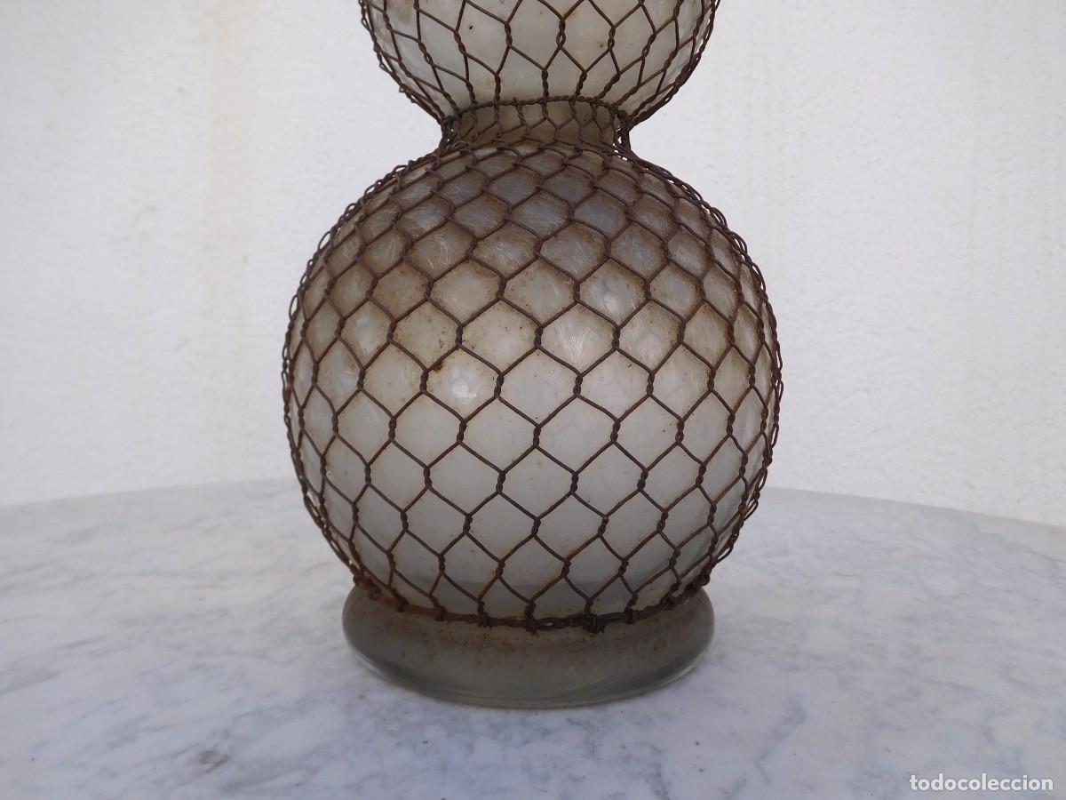 Botellas antiguas: Sif&oacute;n antiguo de cristal y malla - Foto 2