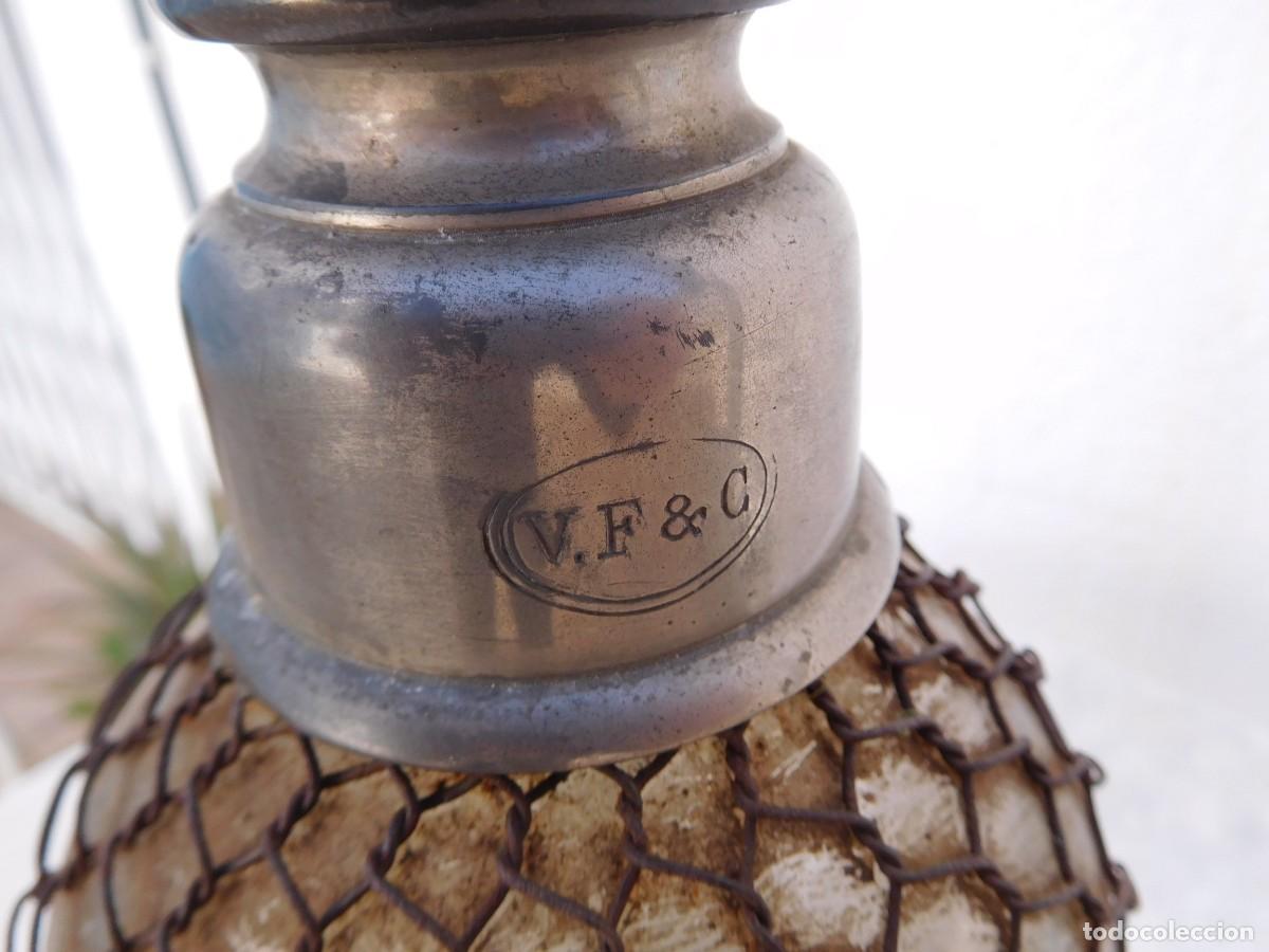 Botellas antiguas: Sif&oacute;n antiguo de cristal y malla - Foto 6
