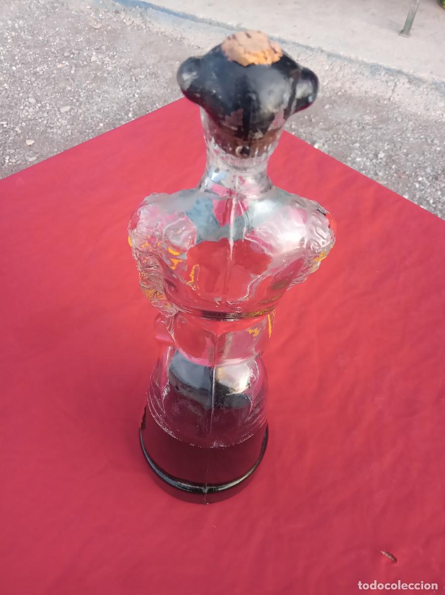 Botellas antiguas: BOTELLA PIPPERMINT EN FORMA DE TORERO - Foto 2