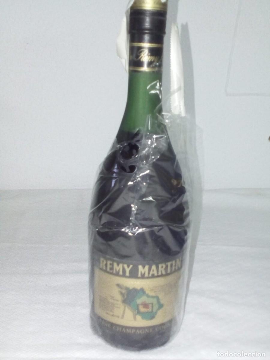 Botellas antiguas: remy martin - Foto 2