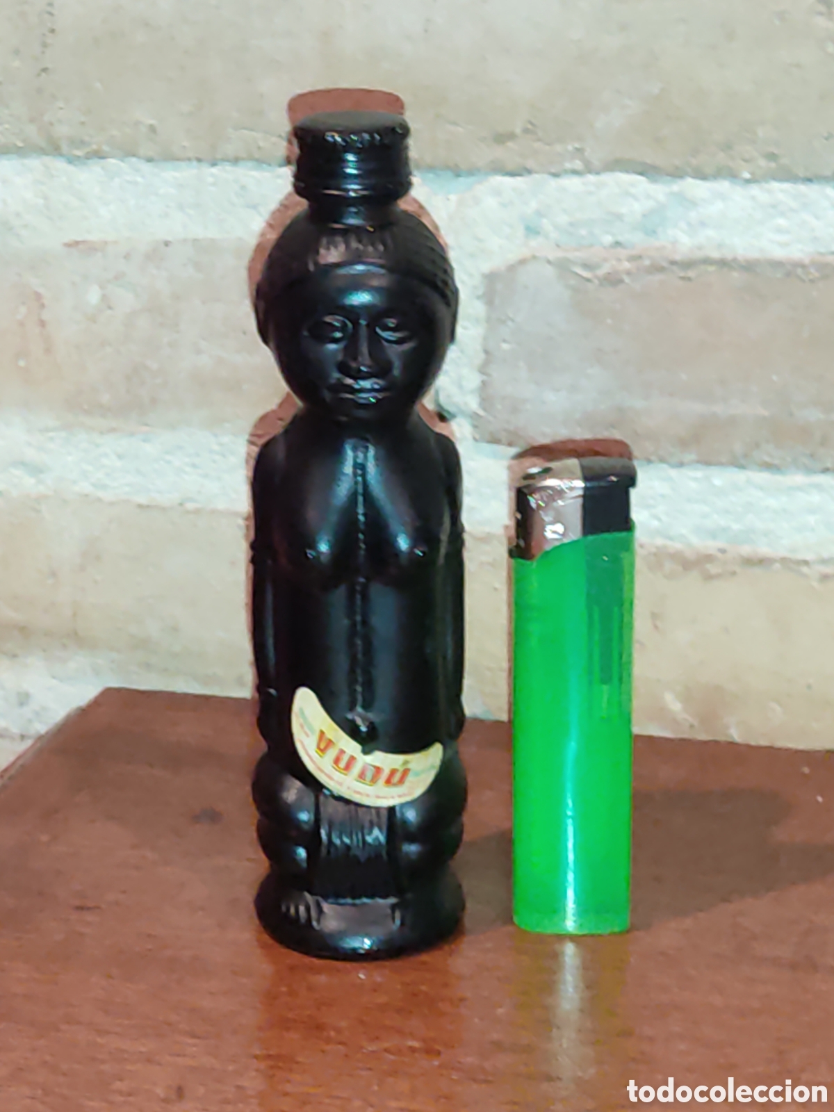 Botellas antiguas: Botella de licor vud&uacute;. - Foto 2