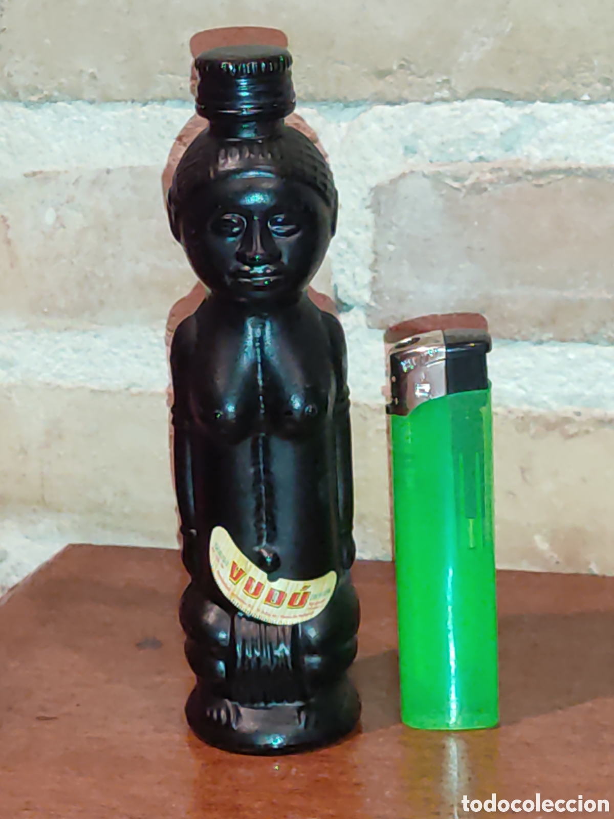Botellas antiguas: Botella de licor vud&uacute;. - Foto 1