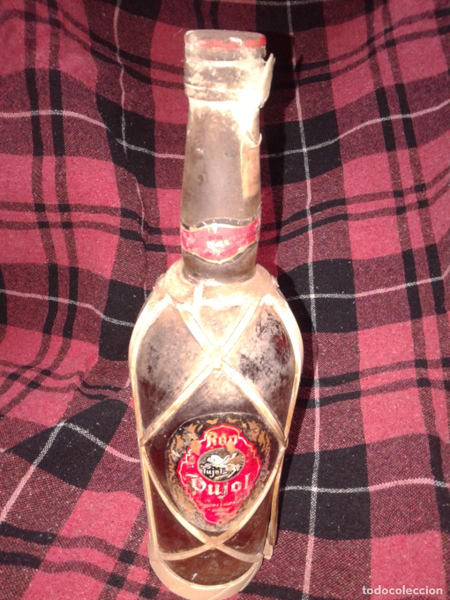 Botellas antiguas: Antigua botella de Ron Pujol, Tr - Foto 1