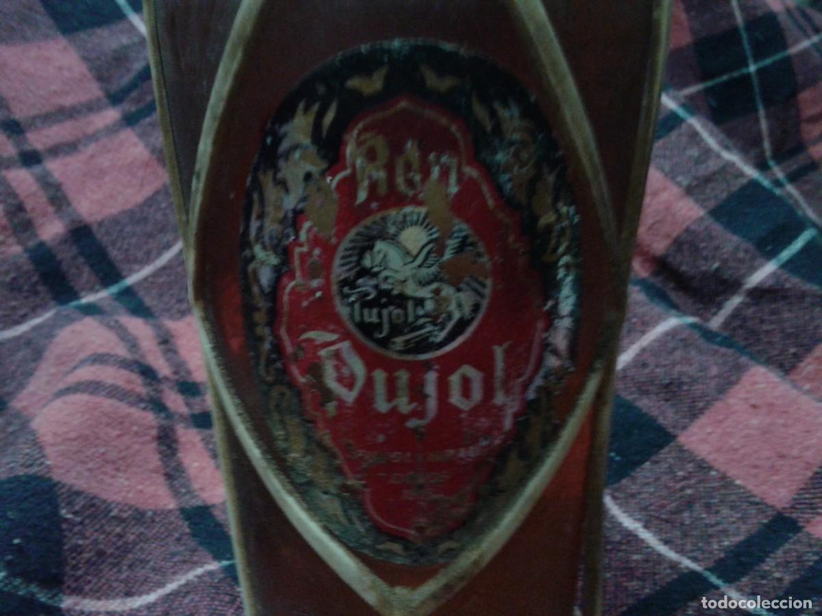 Botellas antiguas: Antigua botella de Ron Pujol, Tr - Foto 9