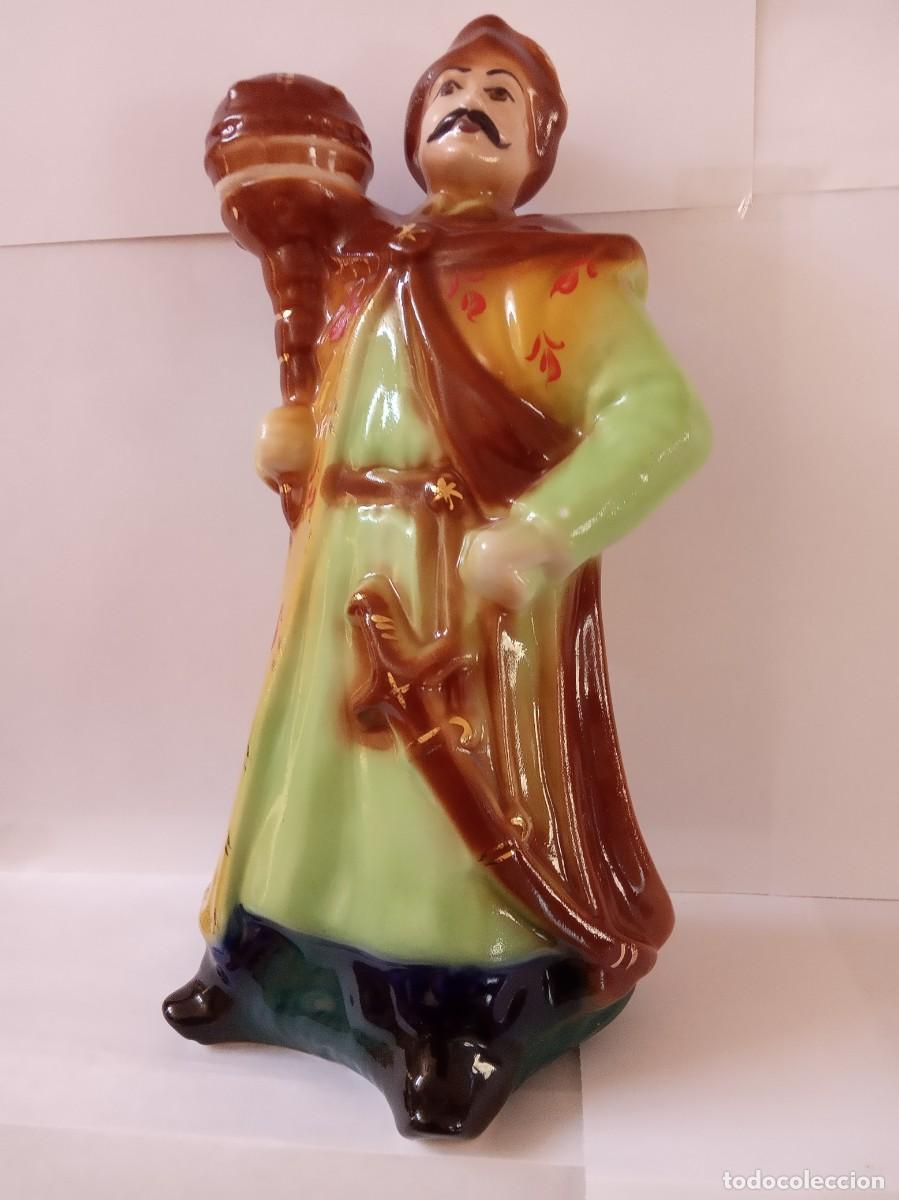 Botellas antiguas: Botella figura cosaco - Foto 1