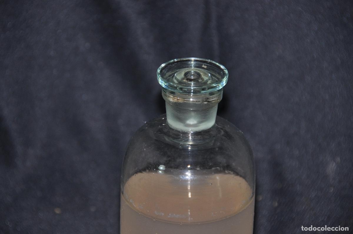 Botellas antiguas: Bote de farmacia con liquido en interior - Foto 3