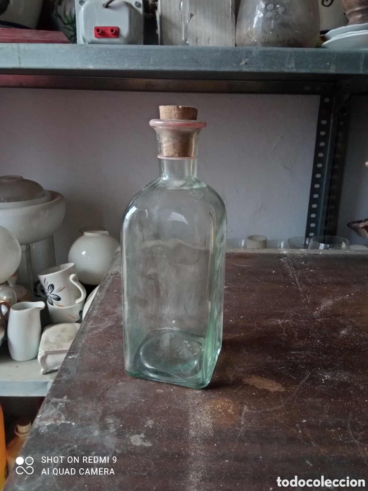 Botellas antiguas: Bote de cristal de 21cm.inscripciones en base. - Foto 1