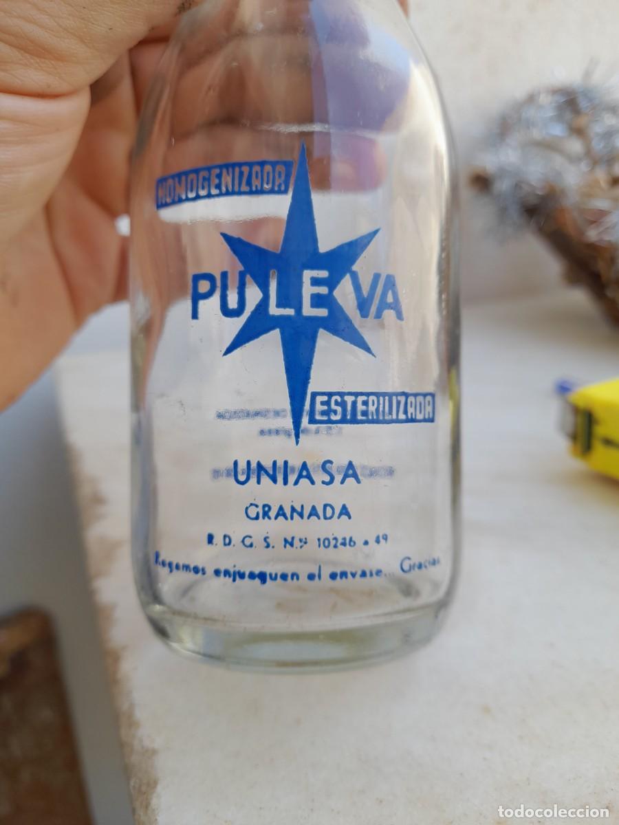 Botellas antiguas: Botella de leche PULEVA Uniasa Granada - Foto 2
