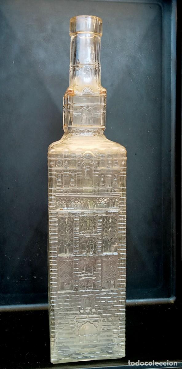 Botellas antiguas: ANTIGUA BOTELLA CON FORMA DE LA GIRALDA - Foto 1