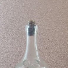 Botellas antiguas: BOTELLA ANTIGUA MARIE BRIZAD ANISETTE , LETRAS GRABADAS MBR, VACIA TAPON DE CORCHO