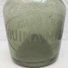 Botellas antiguas: BOTELLA GRAN LICOR QUINA-MOMO BARCELONA