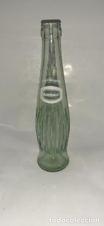 Botellas antiguas: BOTELLA ANTIGUA ARDAU - Foto 1