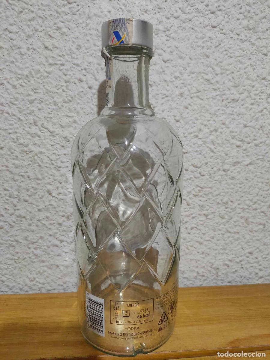 Botellas antiguas: Botella vac&iacute;a de vodka Absolut (edici&oacute;n limitada) - Foto 2
