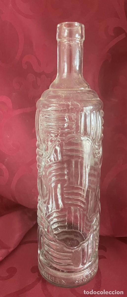 Botellas antiguas: Botella antigua an&iacute;s con relieve - Foto 2