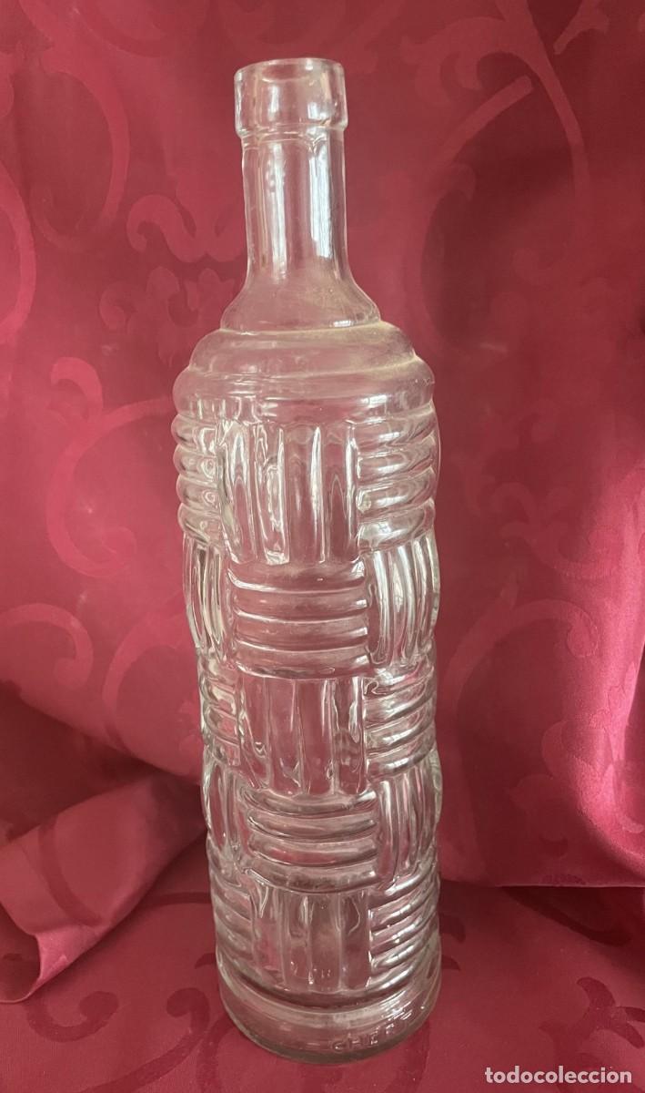Botellas antiguas: Botella antigua an&iacute;s con relieve - Foto 3