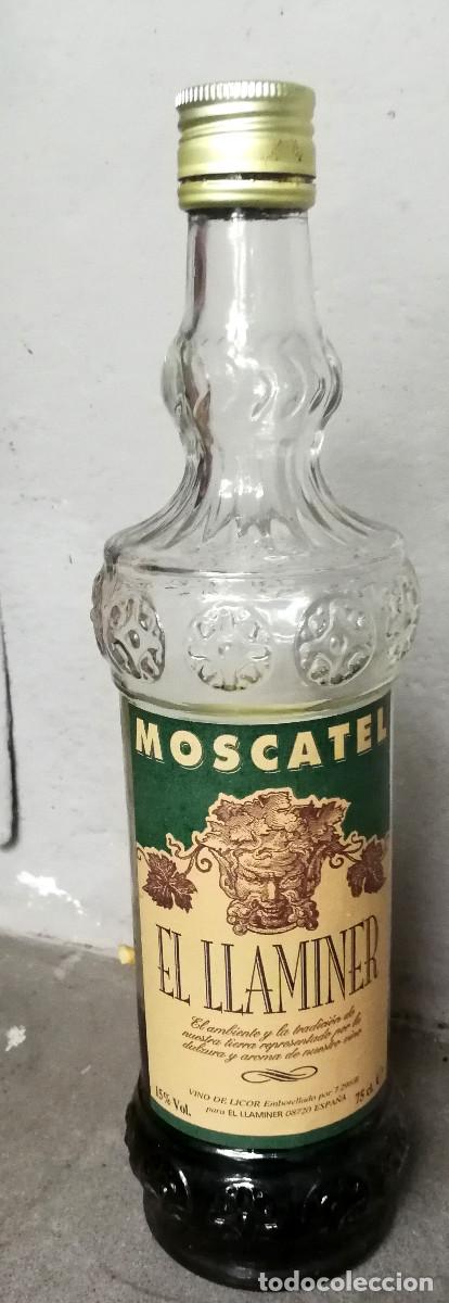 Botellas antiguas: botella moscatell el llaminer a&ntilde;os 60 - Foto 2