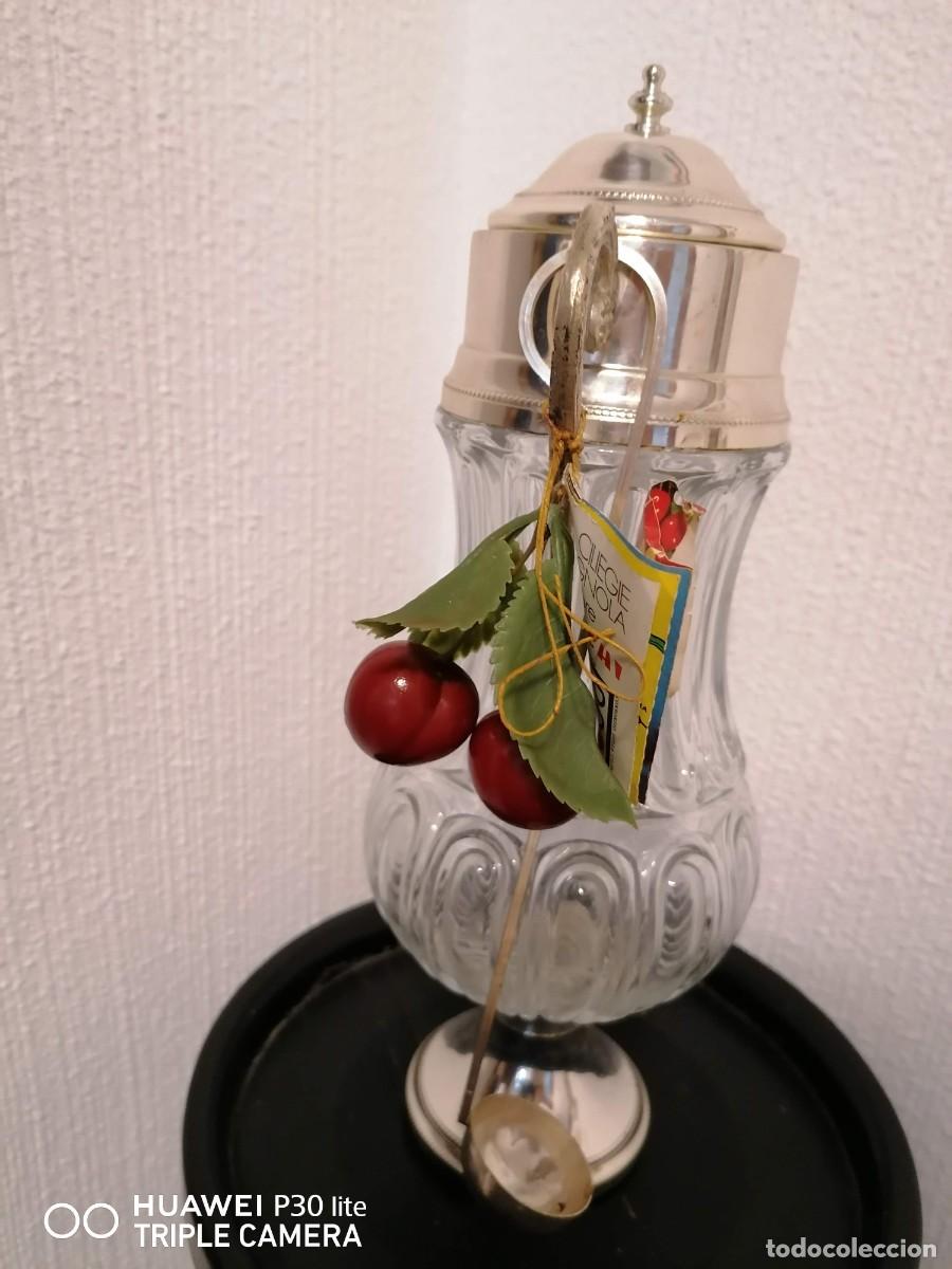 Botellas antiguas: Botella brandy cereza - Foto 2