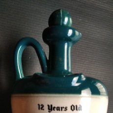 Botellas antiguas: BOTELLA/CANECO WISKY LONG JOHN (12 YEARS OLD) DE CERAMICA/PORCELANA ESMALTADA.