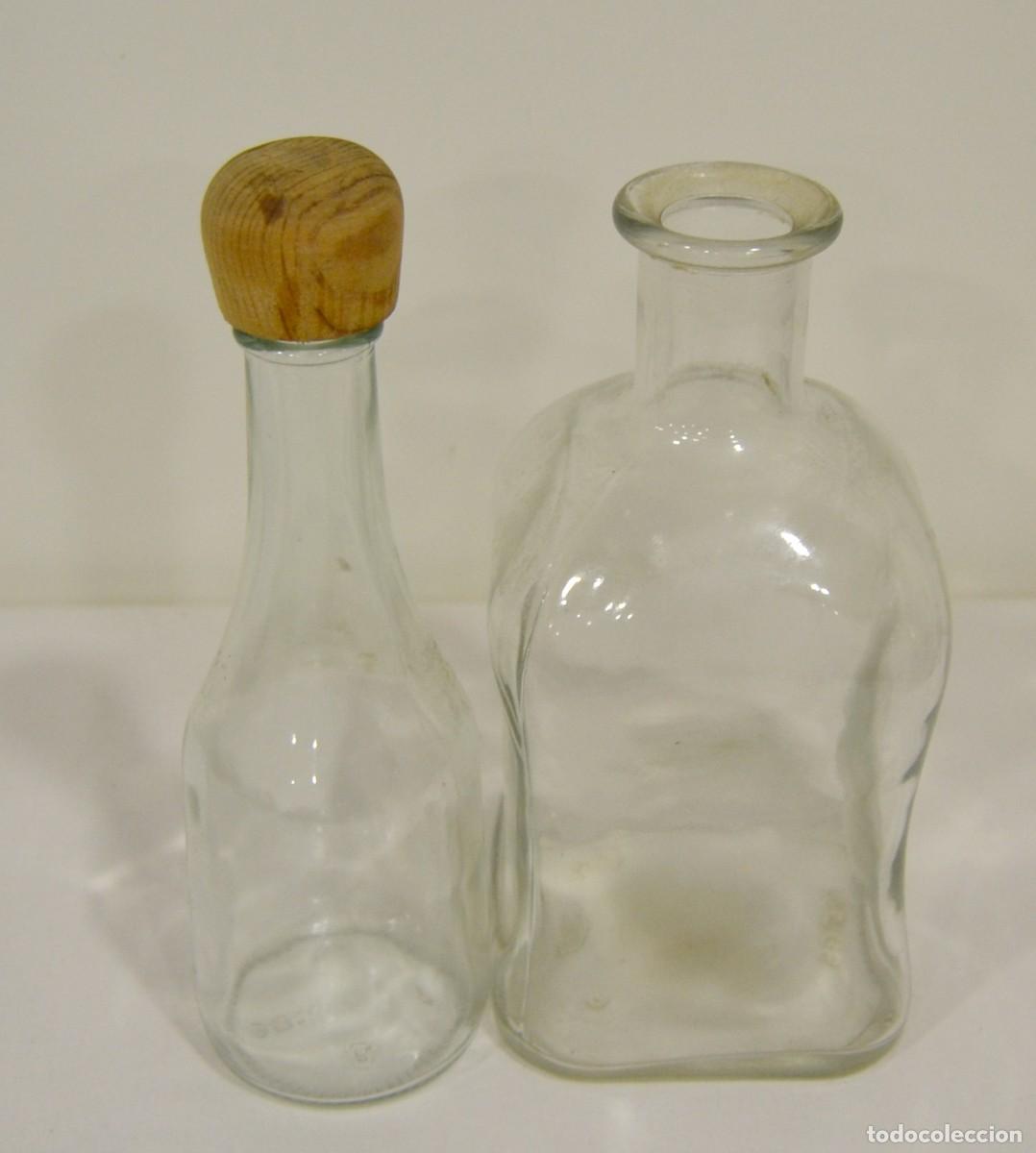Botellas antiguas: 2 garrafas em vidro Vintage - Foto 1