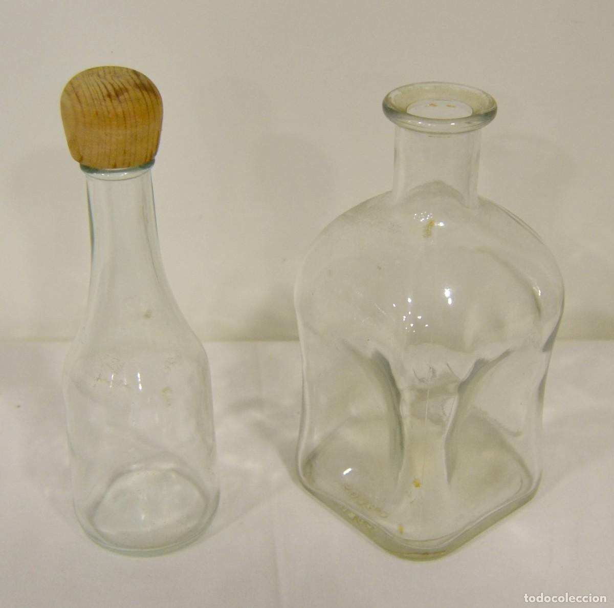 Botellas antiguas: 2 garrafas em vidro Vintage - Foto 2