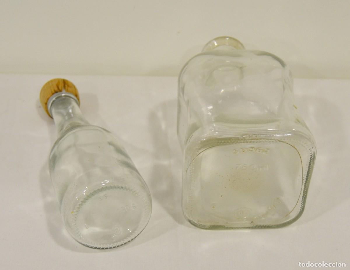 Botellas antiguas: 2 garrafas em vidro Vintage - Foto 3