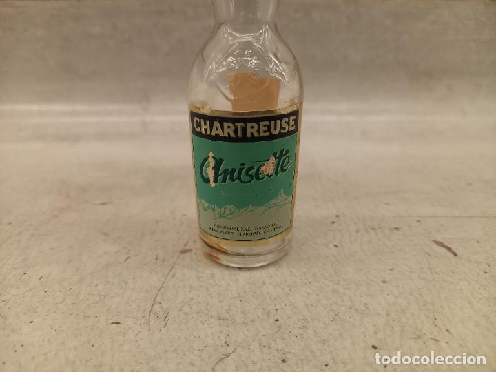 Botellas antiguas: Botella de chartreuse peque&ntilde;a - Foto 2