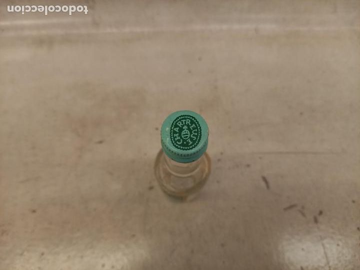Botellas antiguas: Botella de chartreuse peque&ntilde;a - Foto 4