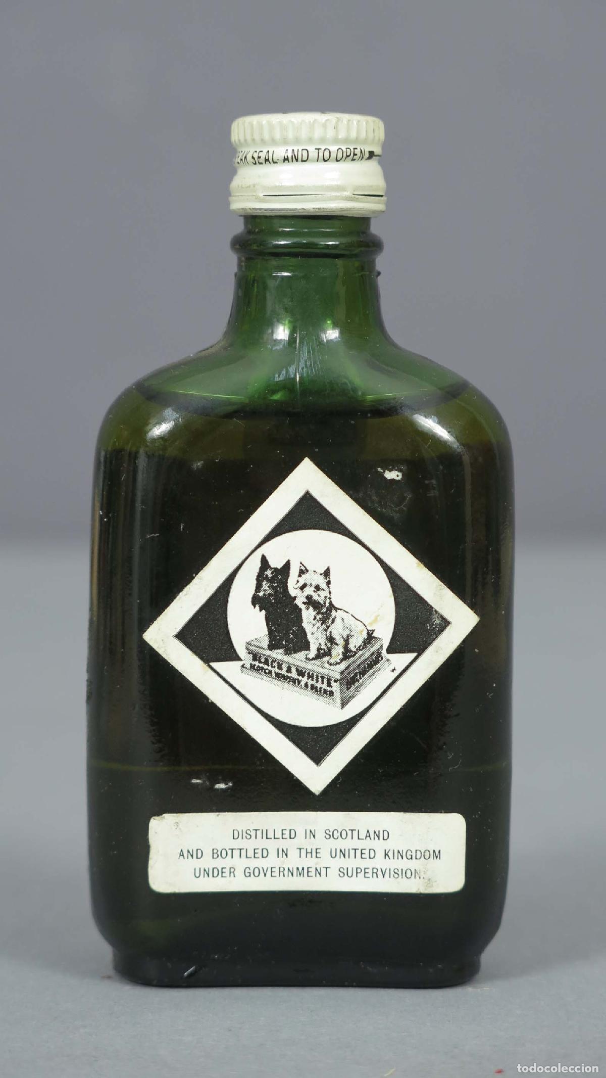 Botellas antiguas: BOTELLIN. BLACK AND WHITE - Foto 1