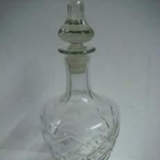 Botellas antiguas: BOTELLA EN CRISTAL CON TAPON EN CRISTAL LABRADO EL CRISTAL-(&)