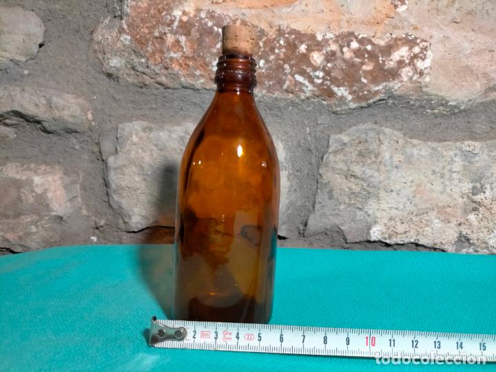 Botellas antiguas: Botella antigua de cristal marr&oacute;n de bebida - Foto 3