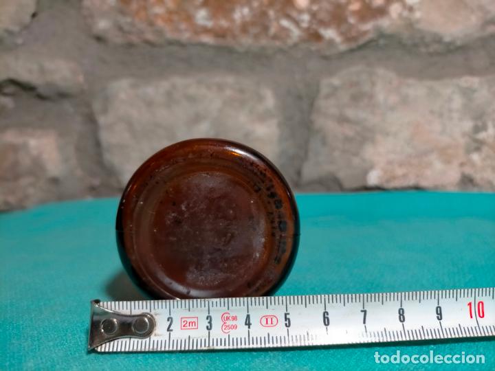 Botellas antiguas: Botella antigua de cristal marr&oacute;n de bebida - Foto 5