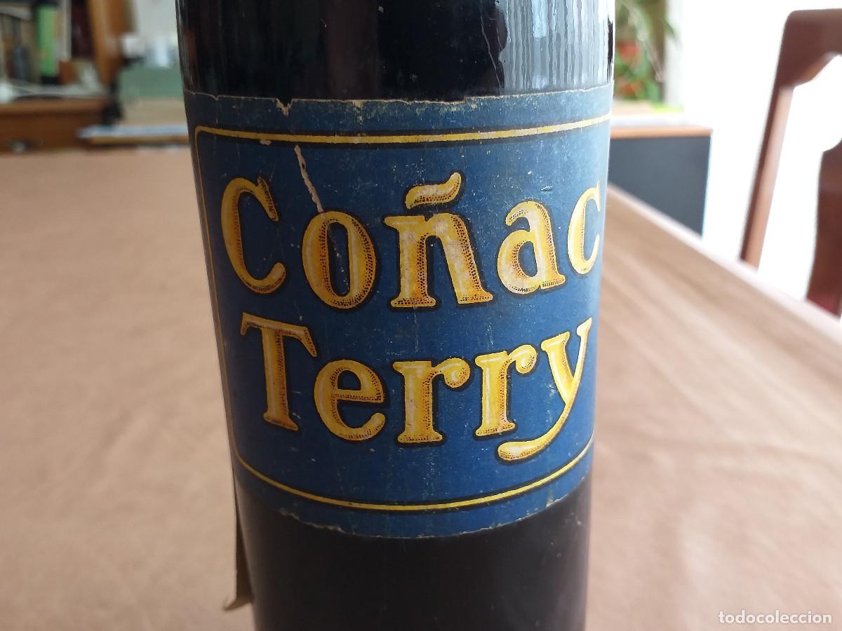 Botellas antiguas: Botella de Co&ntilde;ac Terry Puerto de Santamar&iacute;a - Foto 4