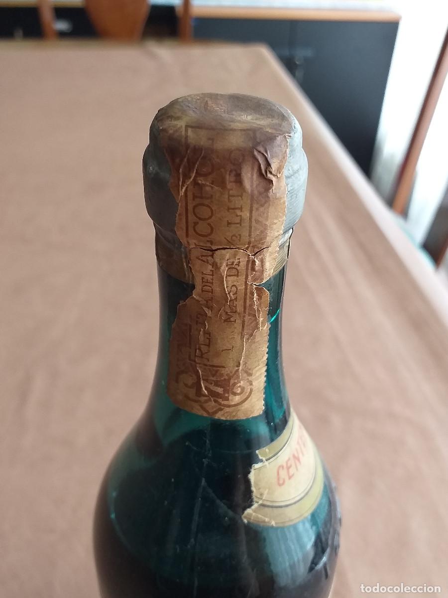 Botellas antiguas: Botella de Co&ntilde;ac Terry Puerto de Santamar&iacute;a - Foto 6