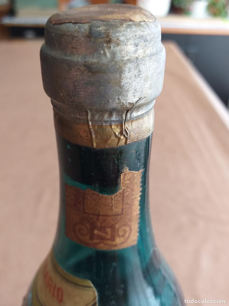 Botellas antiguas: Botella de Co&ntilde;ac Terry Puerto de Santamar&iacute;a - Foto 7